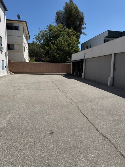 Building Photo - 5408 1/2 Franklin Ave