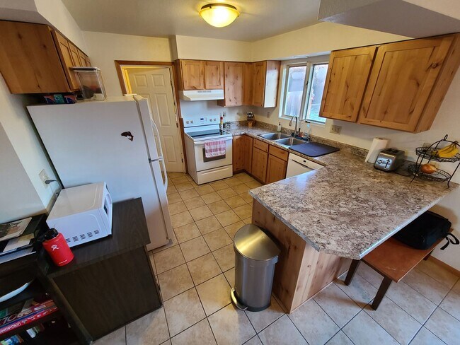 Building Photo - Garland (2705 &amp; 2707)