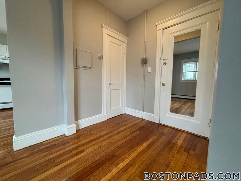 Building Photo - 44 Estes St