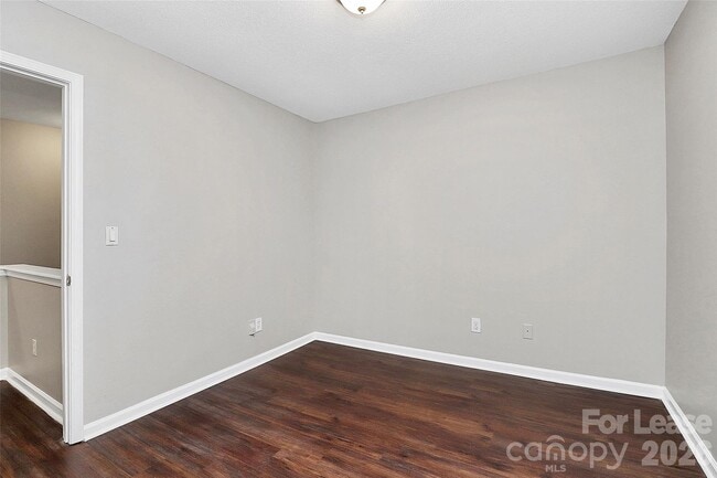 Building Photo - 6939 Brachnell View Dr