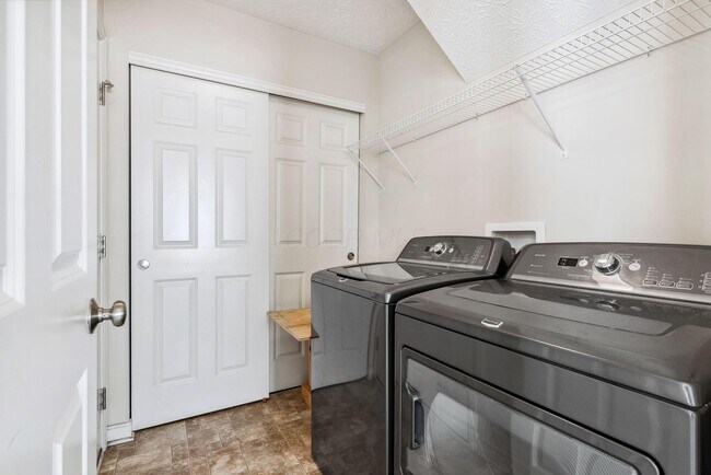 Building Photo - 7885 Waggoner Trace Dr