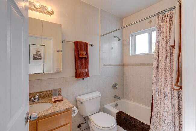 Building Photo - 1302 Electric Ave