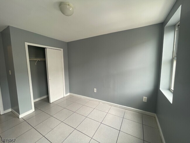 Building Photo - 87 1st St