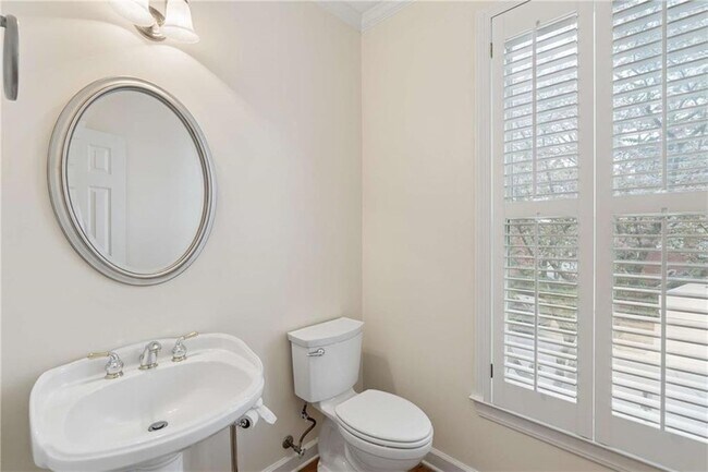 Building Photo - 610 Vinings Estates Dr SE