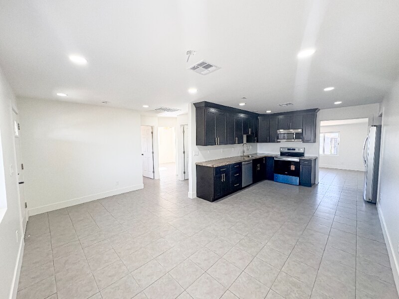 Building Photo - 458 S Mulberry