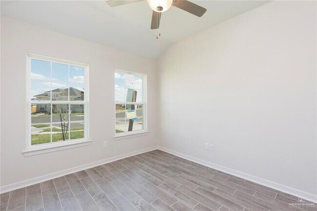 Building Photo - 15 Pelican Ave