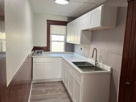 Building Photo - 61 Vernon St