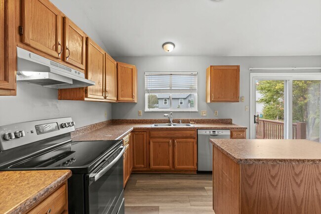 Building Photo - 679 Dundee Ct