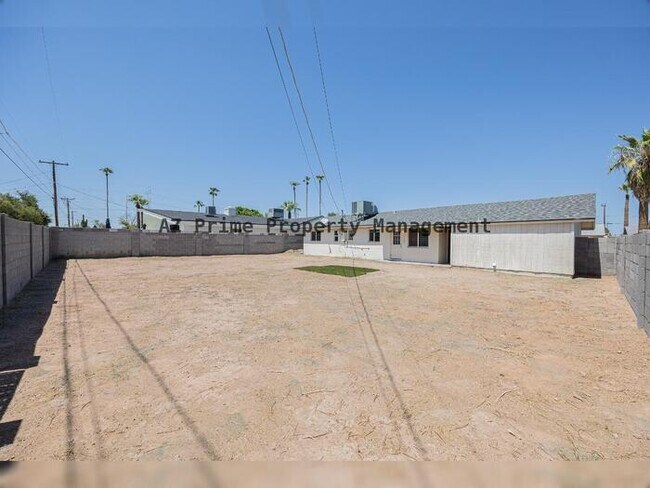 Building Photo - 6637 E Wilshire Dr