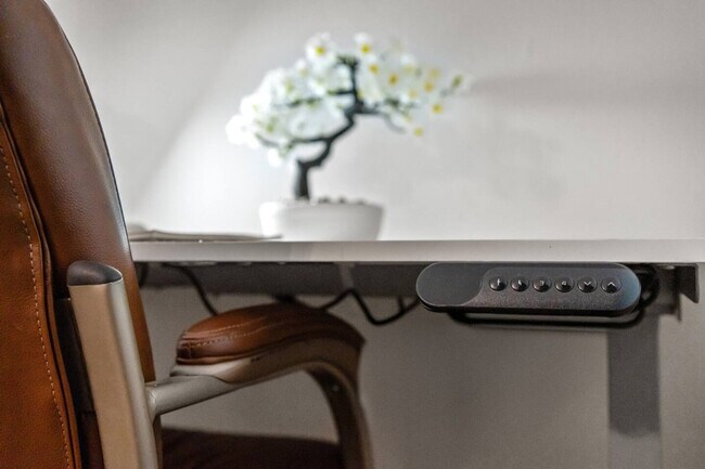 Building Photo - 13075 Old West Ave