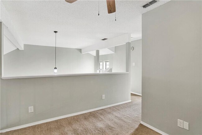 Building Photo - 5900 Grelot Rd