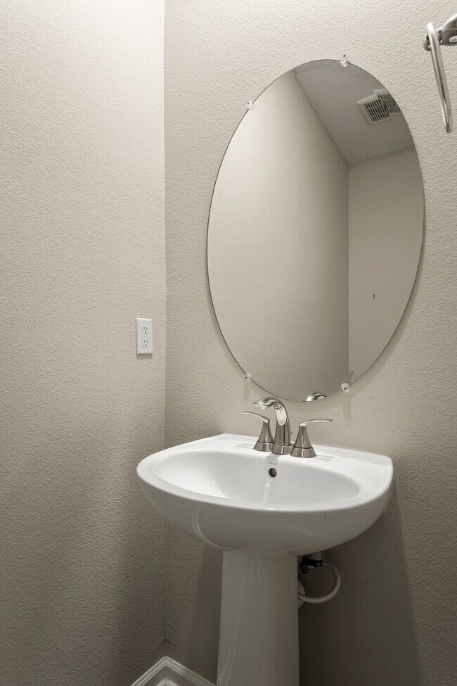 Building Photo - 3 Bedroom / 2.5 Bathroom Townhouse in the Meadows at Oakleaf