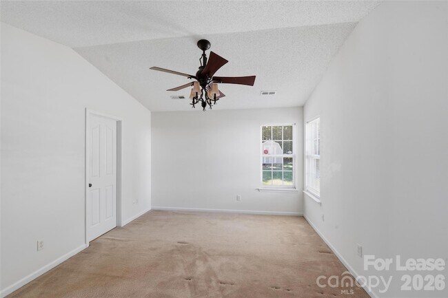 Building Photo - 9740 Veronica Dr