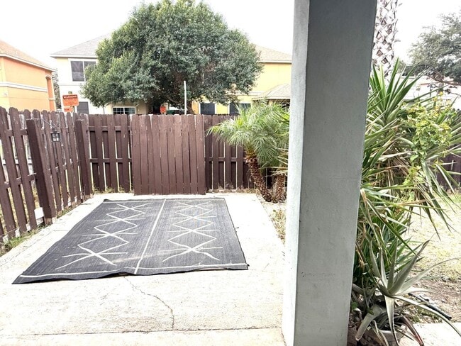 Building Photo - 9310 Albany Dr