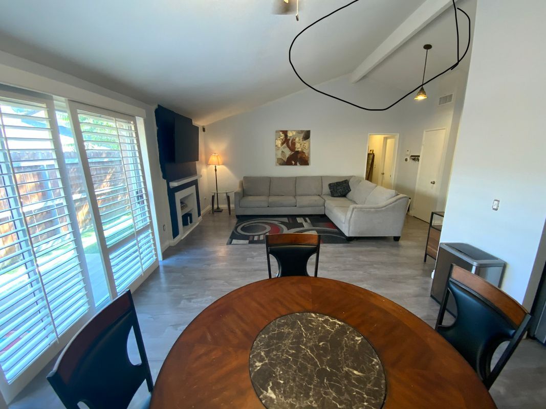 Building Photo - 610 Parkview Dr