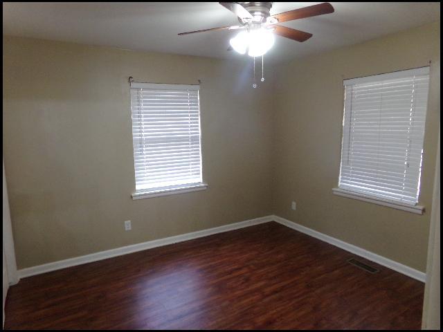 Building Photo - 13 Point O Woods Dr