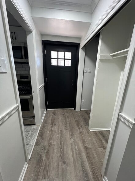 Building Photo - 2610 Price St