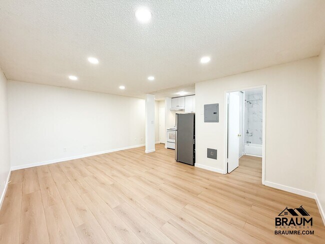 Building Photo - 5611 Fulcher Ave