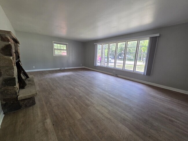 Building Photo - 2606 Southwood Dr