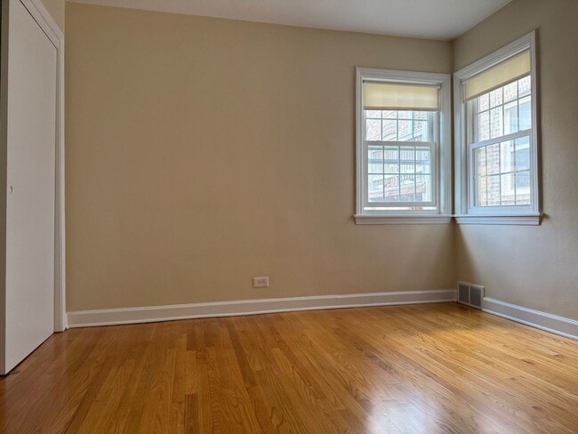 Building Photo - 5534 N Campbell Ave