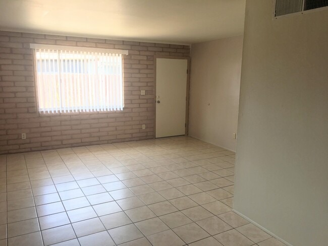 Building Photo - Pending/ Rented - Charming 2-Bedroom Home ...