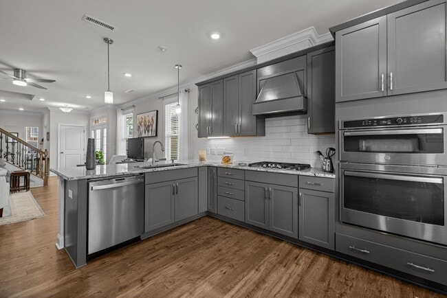 Building Photo - Like new townhome in Wykoff!