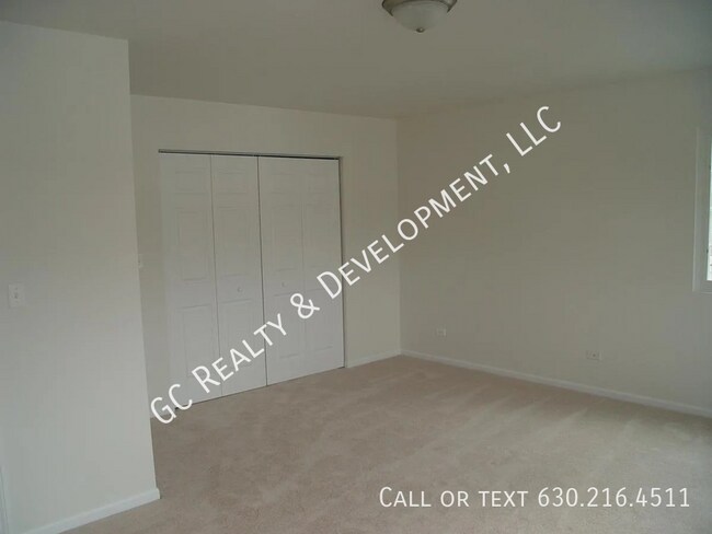 Building Photo - ***FULLY UPDATED HOFFMAN ESTATES HOME / BI...