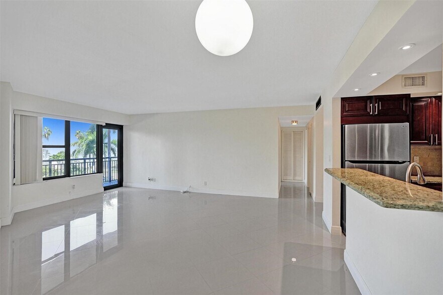Building Photo - 3800 Galt Ocean Dr