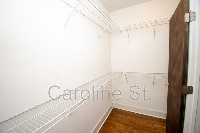 Building Photo - 1245 Caroline St NE