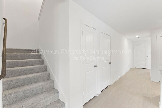 Building Photo - 253 Douglas Hls Dr