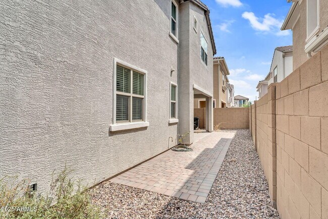 Building Photo - 1159 E Sabino Dr