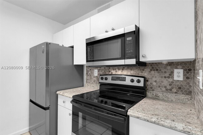 Building Photo - 7100 Fairway Dr