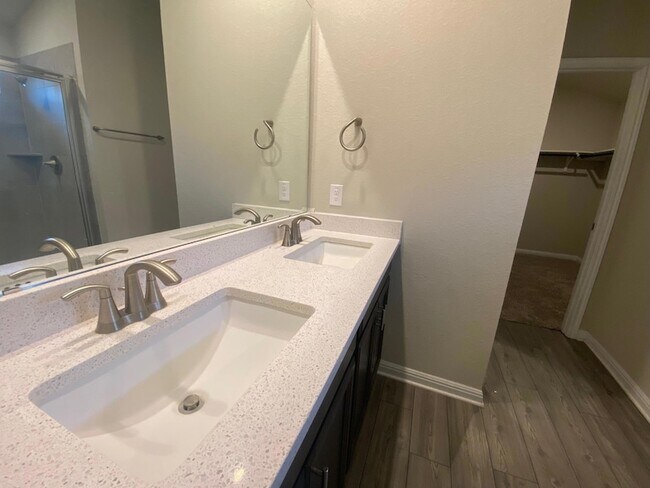 Building Photo - 10301 Mager Ln