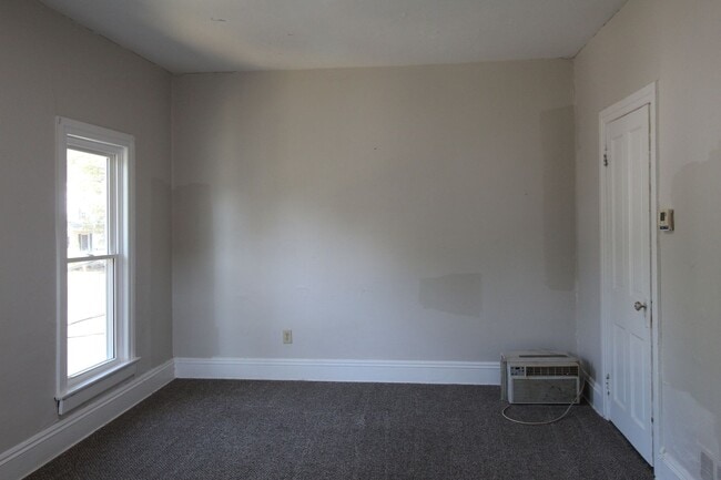 Building Photo - Two Bedroom Duplex