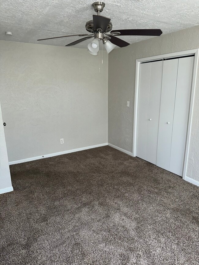 Building Photo - 8 Lanes End