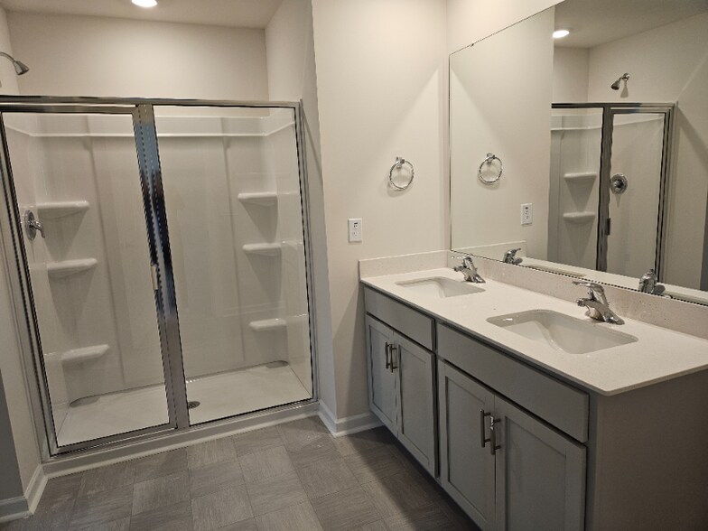 Building Photo - 186 Falcon Ln