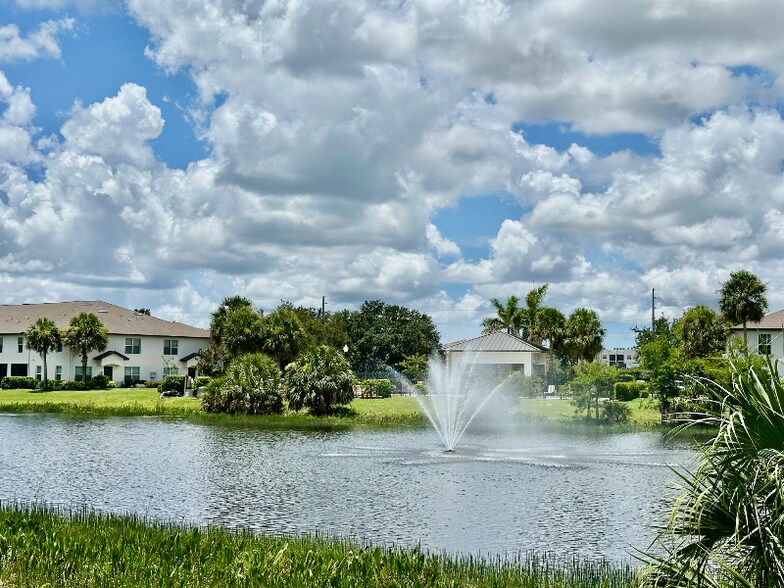 Building Photo - 9077 Gervais Cir