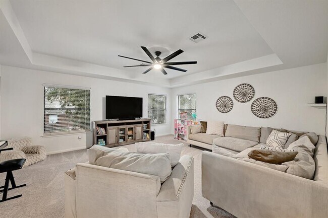 Building Photo - 104 Hazeltine Dr