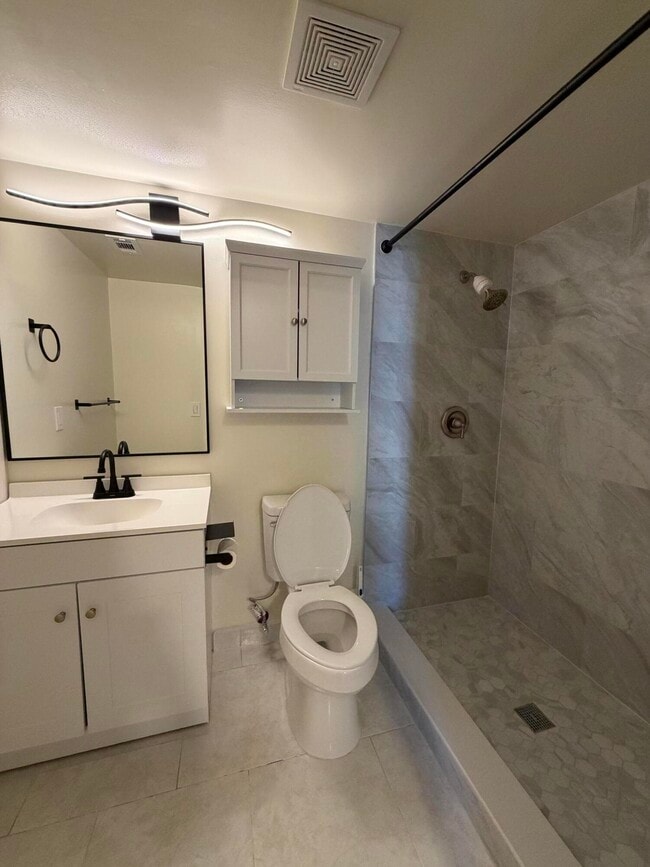 Building Photo - 1012 Green Pine Blvd