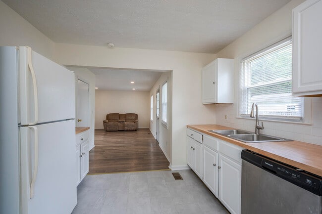 Building Photo - 649 Mitchell Ave