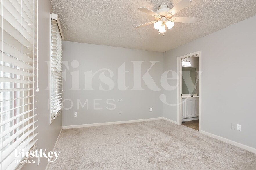 Building Photo - 3638 Arpent St