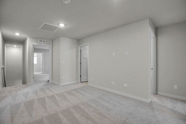 Building Photo - MODERN TIGARD TOWNHOME | ATTACHED 2-CAR GARAGE | FIREPLACE | PRIME LOCATION