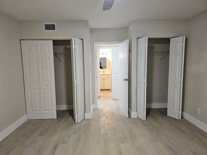 Building Photo - 5821 Washington St