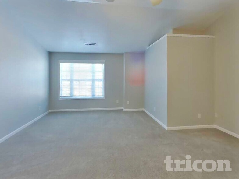 Building Photo - 341 Revolution Dr