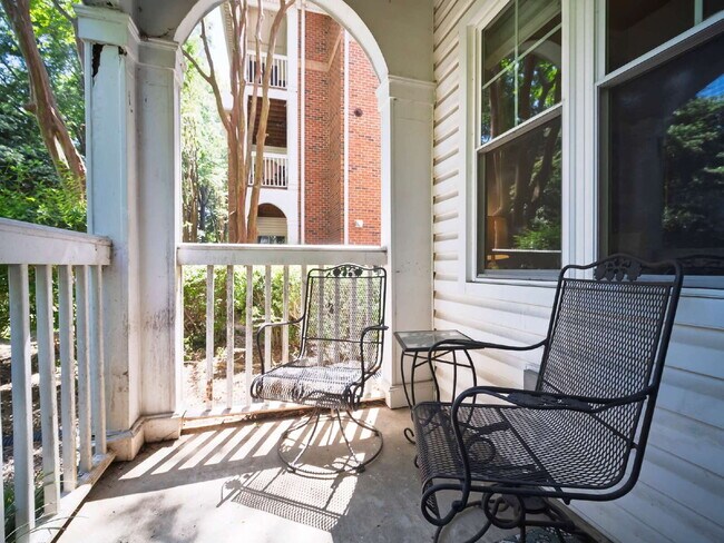 Building Photo - "Charming 3-Bedroom Condo with Cozy Fireplace - 1404 Sq Ft of Comfort in Prime NC Location!"