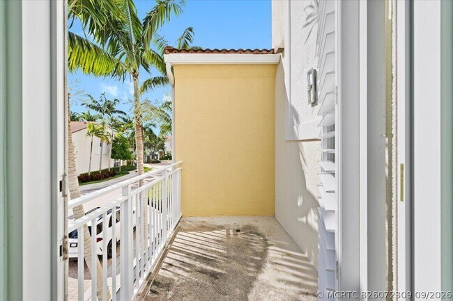 Building Photo - 4980 NW 15th Ave