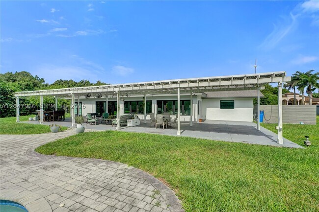 Building Photo - 22421 SW 184th Ave