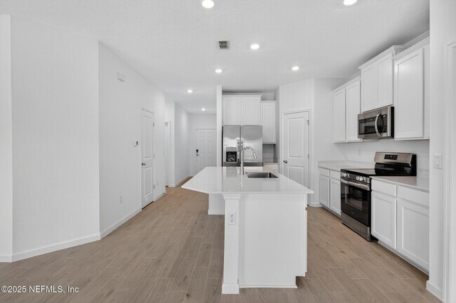 Building Photo - 7159 Pine River Ct