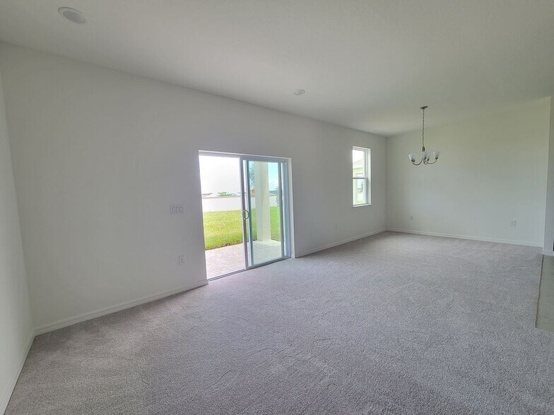 Building Photo - 1346 Normandy Dr