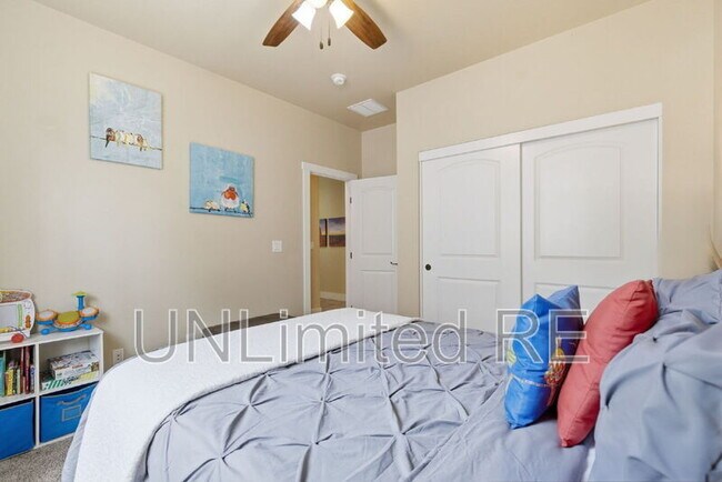 Building Photo - 2907 W Presidio Dr